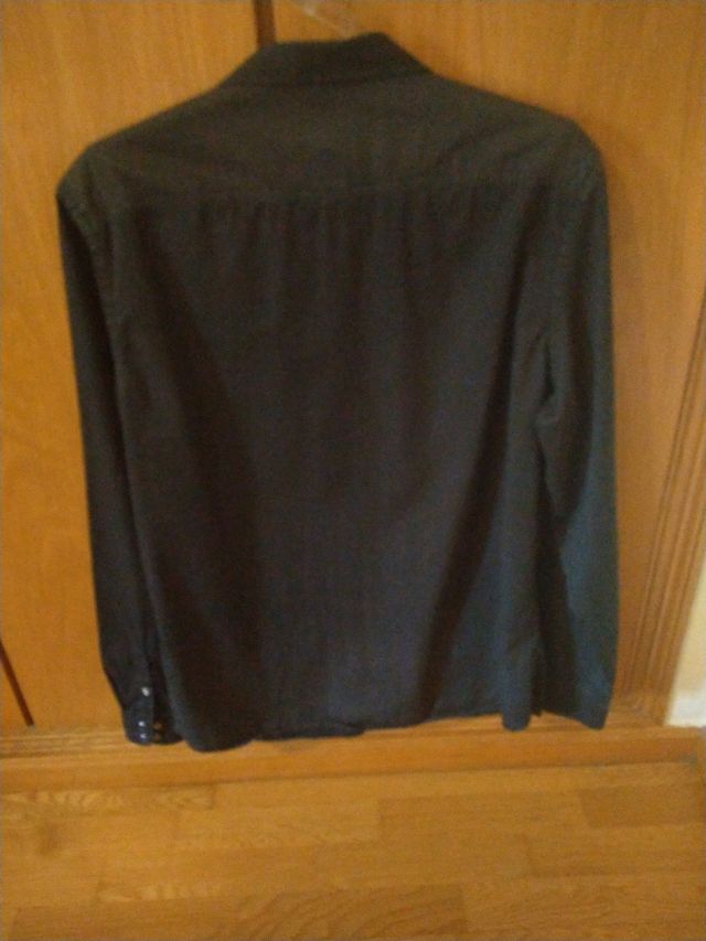 camisa estilo vaquera negra