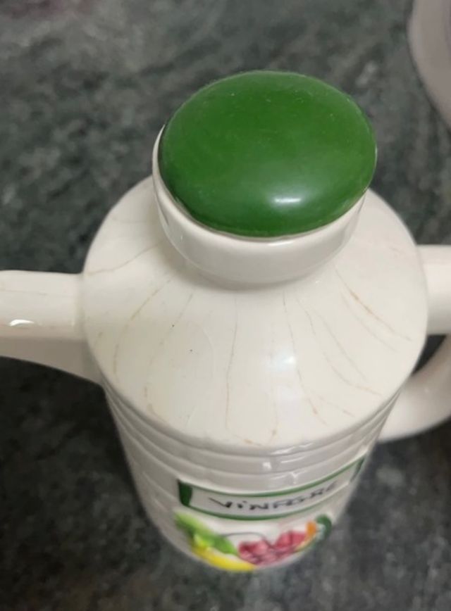 jarras de aceite y vinagre