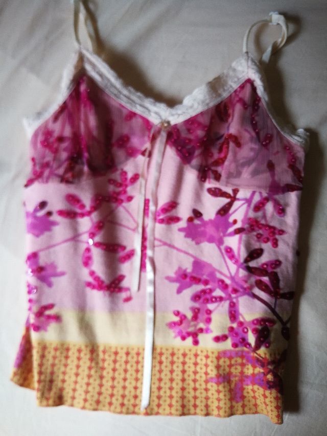 camiseta estampada de tirantes