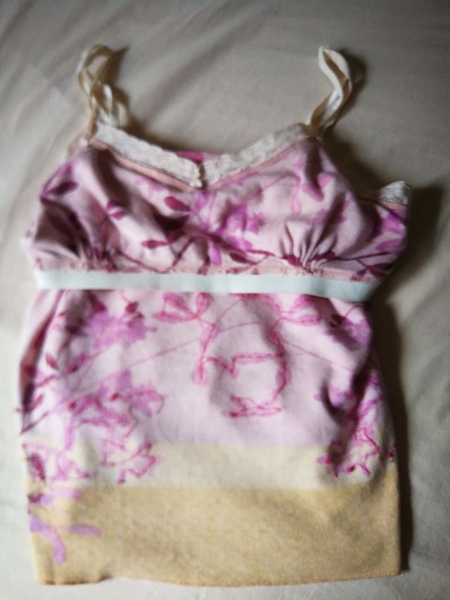 camiseta estampada de tirantes