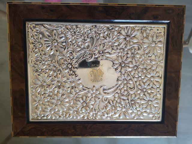 caja de plata y marquetería 