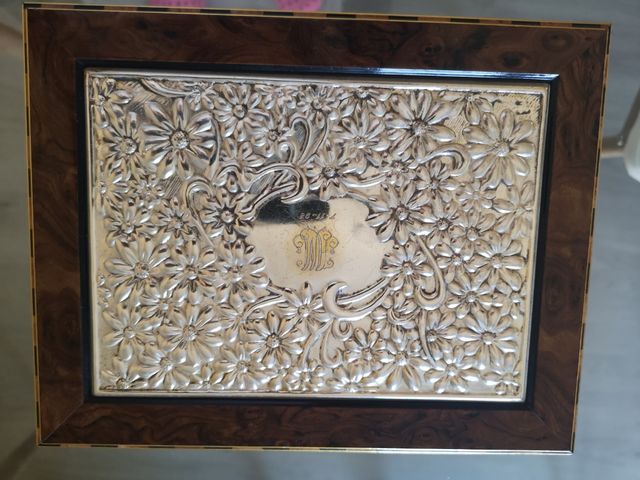 caja de plata y marquetería 