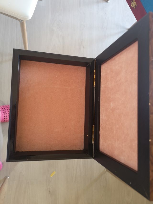 caja de plata y marquetería 