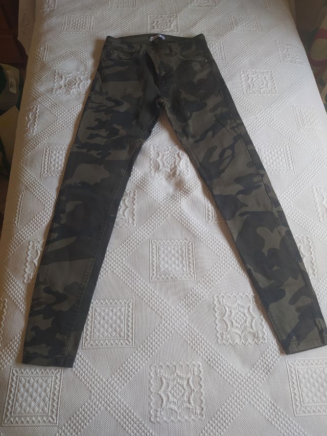 pantalón camuflaje de chica,/ Sra,talla 38, Bershk