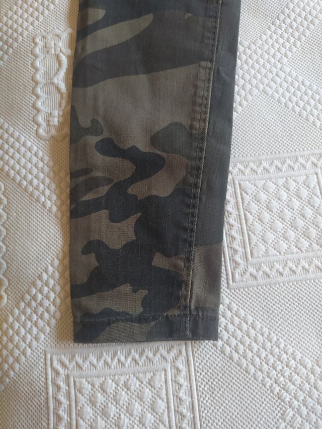 pantalón camuflaje de chica,/ Sra,talla 38, Bershk