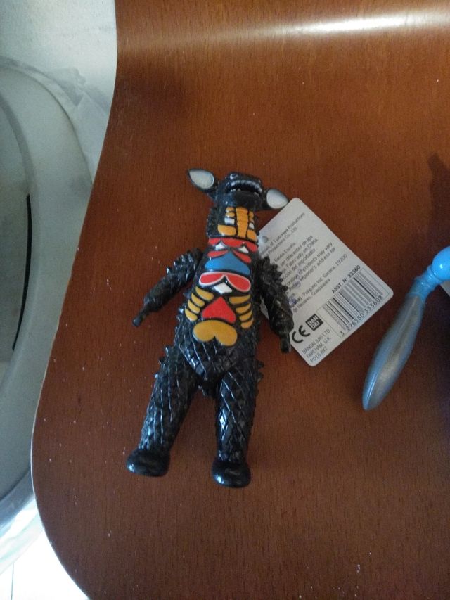 dos muñecos de bandai