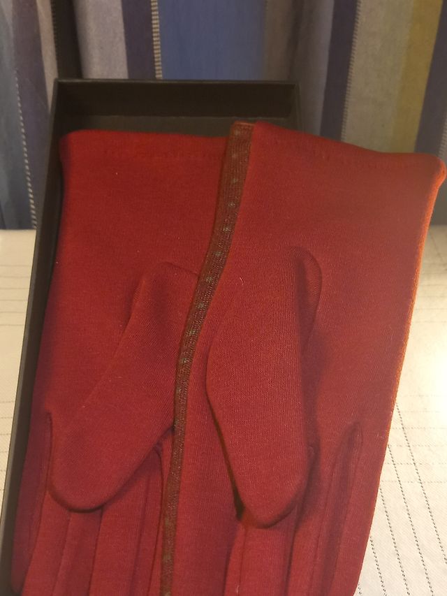 NUEVOS Guantes rojos con topitos