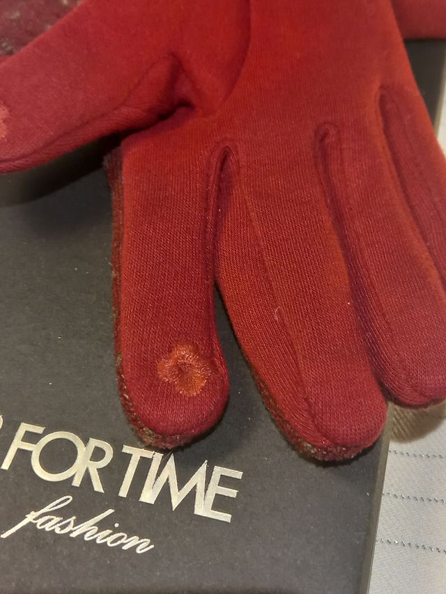 NUEVOS Guantes rojos con topitos