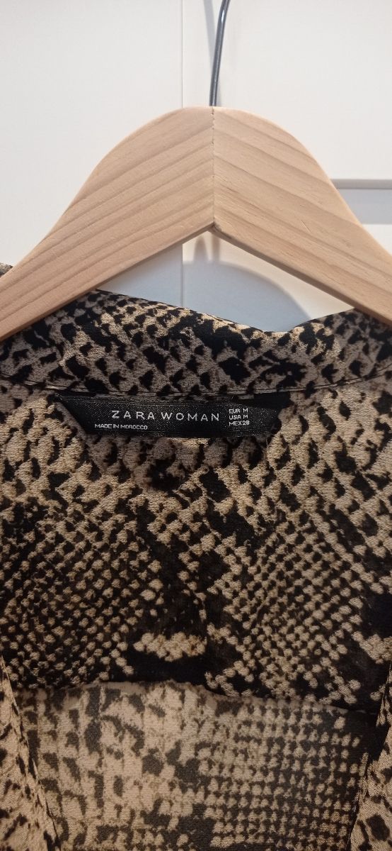 Camisa muy fins animal print de Zara, talla M