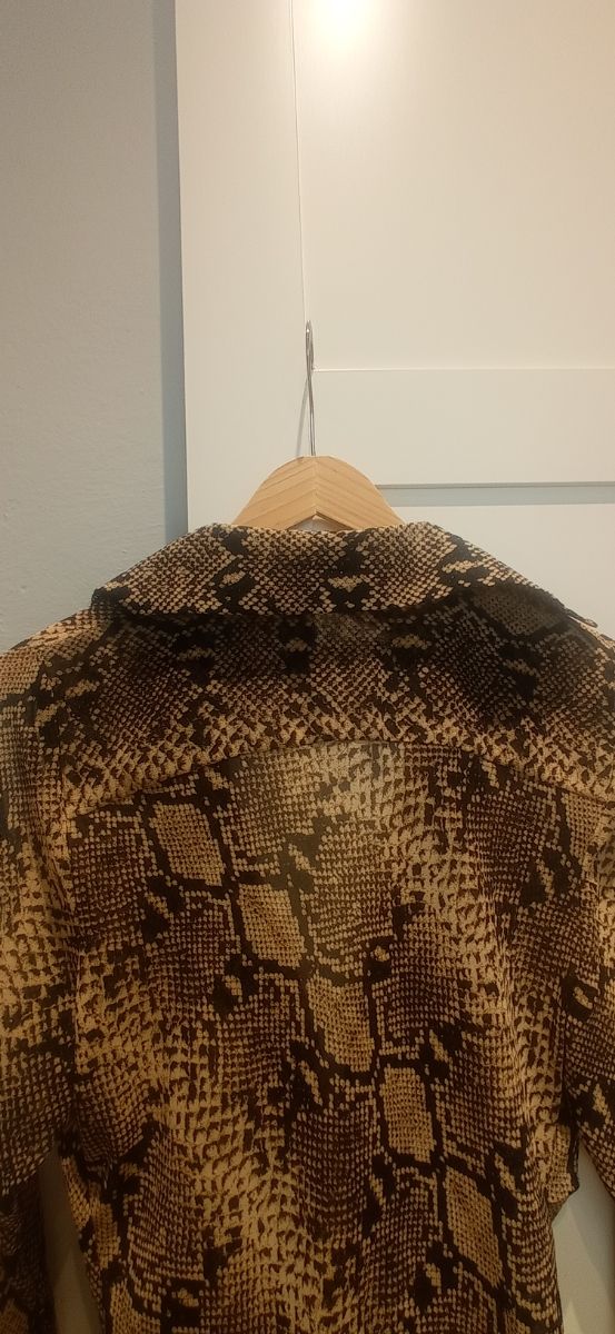 Camisa muy fins animal print de Zara, talla M