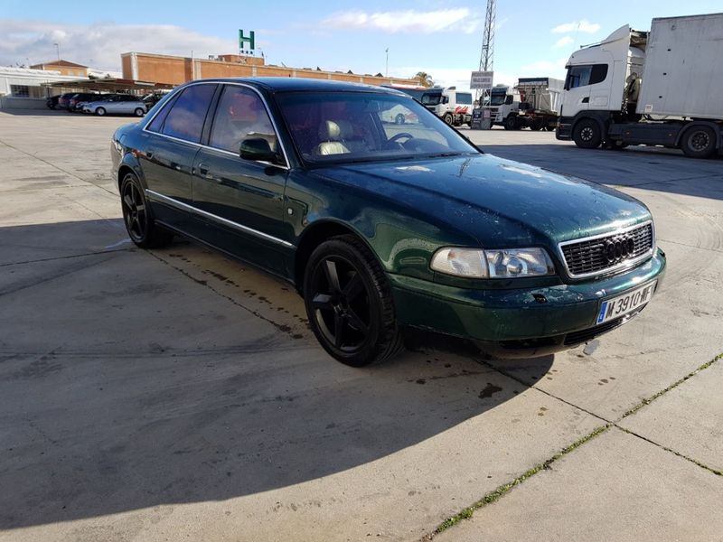 Audi A8 1998 - foto 1