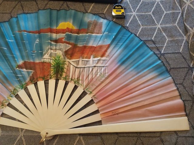 Abanicos Gigantes pintados a mano 144 cm.