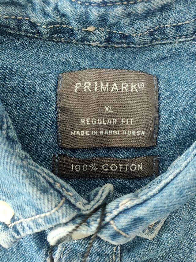 Camisa vaquera, a estrenar.