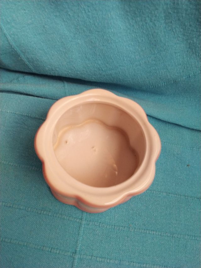 Caja porcelana pintada a mano. 10 cm