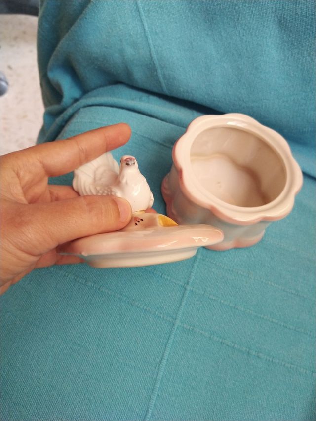 Caja porcelana pintada a mano. 10 cm