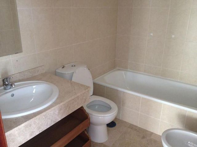 Casa pareada en alquiler en Puebla del Río (La) por 600 EUR en La