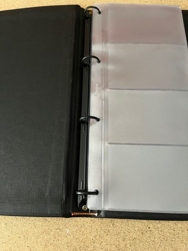 Tarjetero de anillas a estrenar