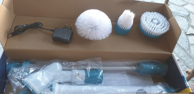 kit pulizia bagno con accessori