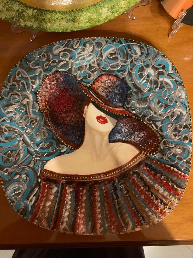 Piatto decorativo dipinto a mano-colori ad olio.