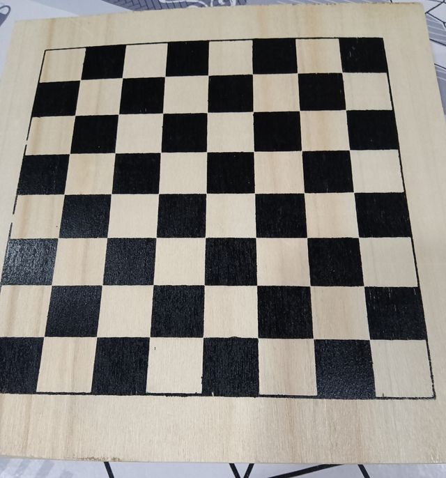 Caja madera con juegos