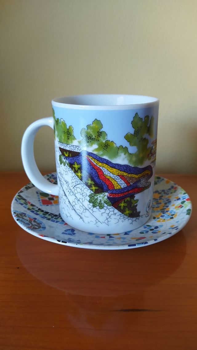 Conjunto taza y plato Gaudí