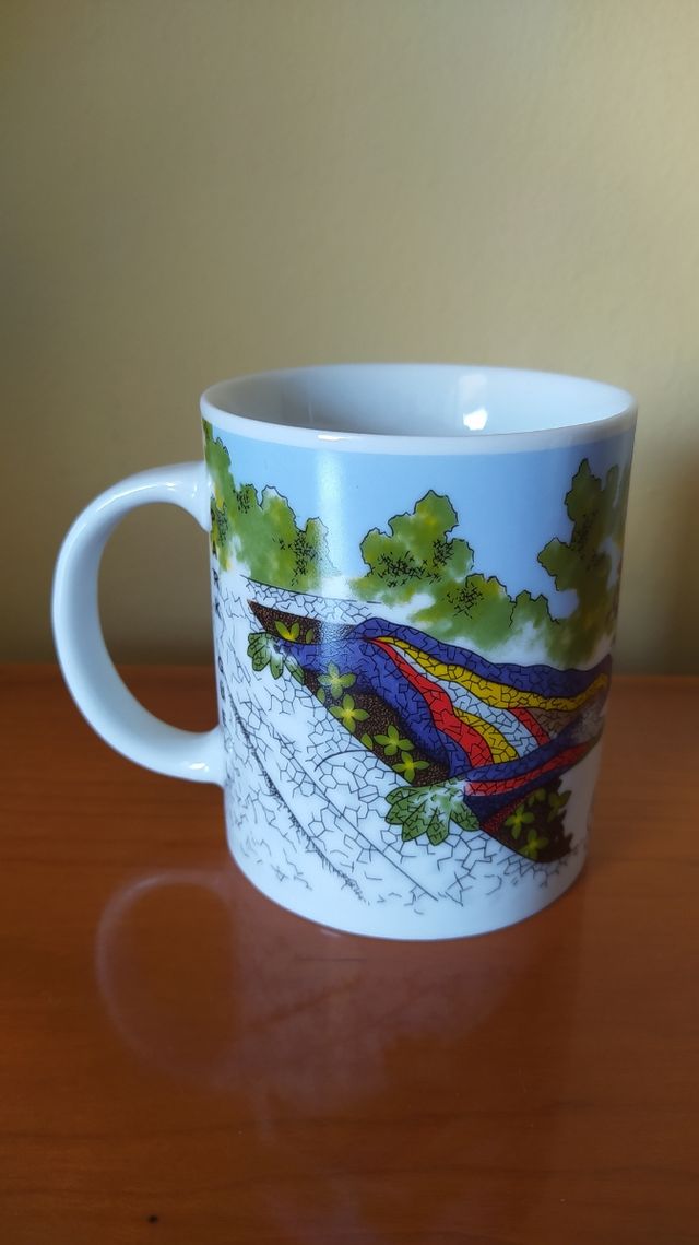 Conjunto taza y plato Gaudí