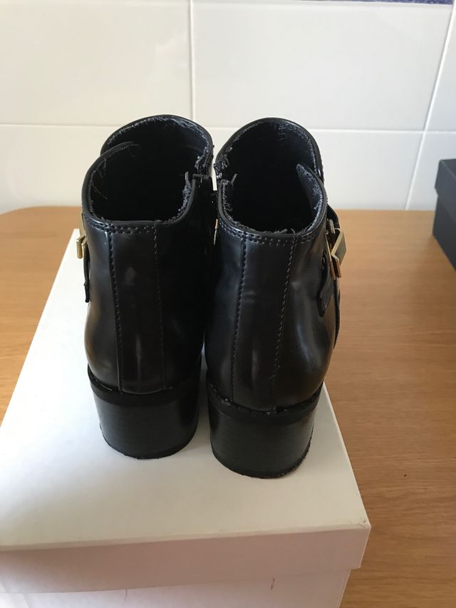 Botín negro de Pull & Bear