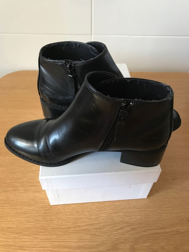 Botín negro de Pull & Bear