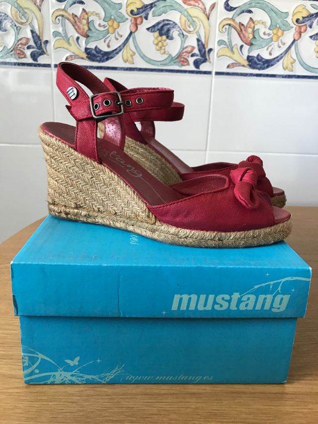 Cuñas rojas de la Mustang, talla 36