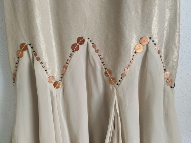 Vestido fiesta beige dorado Derhy.