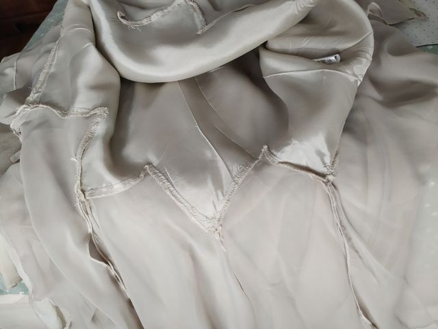 Vestido fiesta beige dorado Derhy.