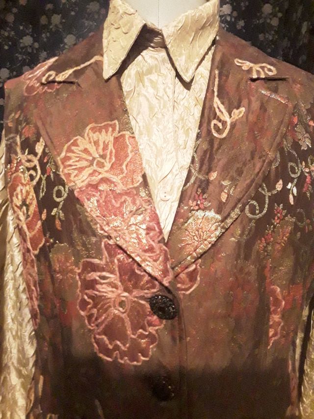 CHAQUETA O CHALECO DE SEDA SIN MANGAS