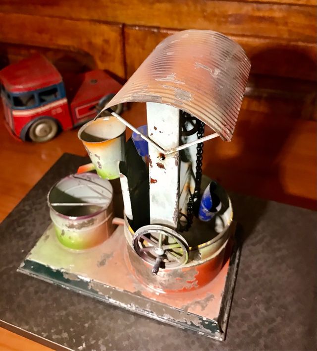 Circa año 1930 Antiguo pozo hojalata