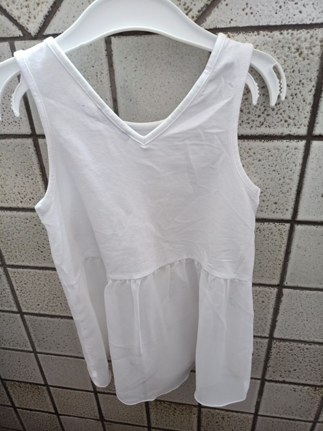 canotta e pantalone giallo