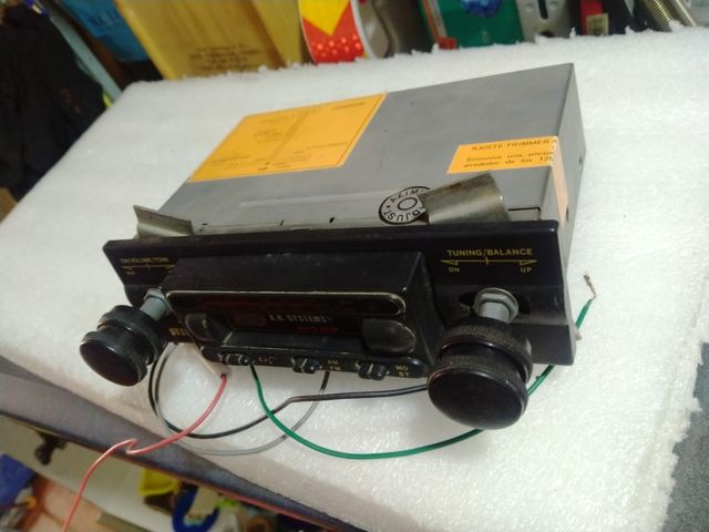 Radio cassette para coche clásico.