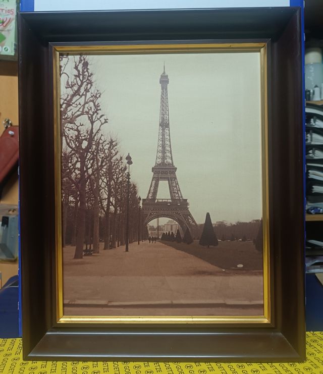 Cuadro según muestra,,medidas 41x33 cmt.