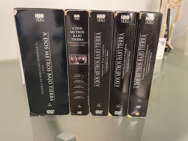 A dos metros bajo tierra en DVD