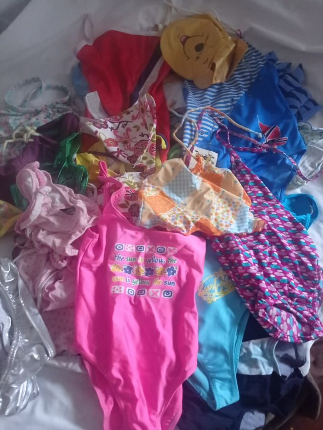 Bañadores nuevos muchos, de talla 0 a 16.