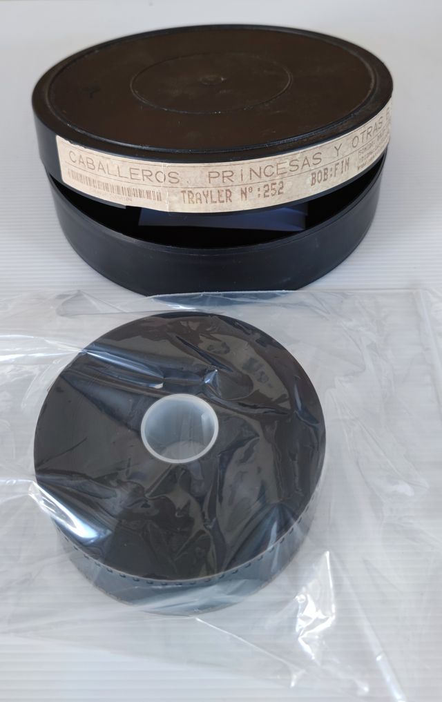 Rollo Trayler CABALLEROS, PRINCESAS Y OTRAS BESTIA