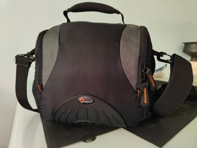 Bolsa cámara Lowepro Apex 140 AW