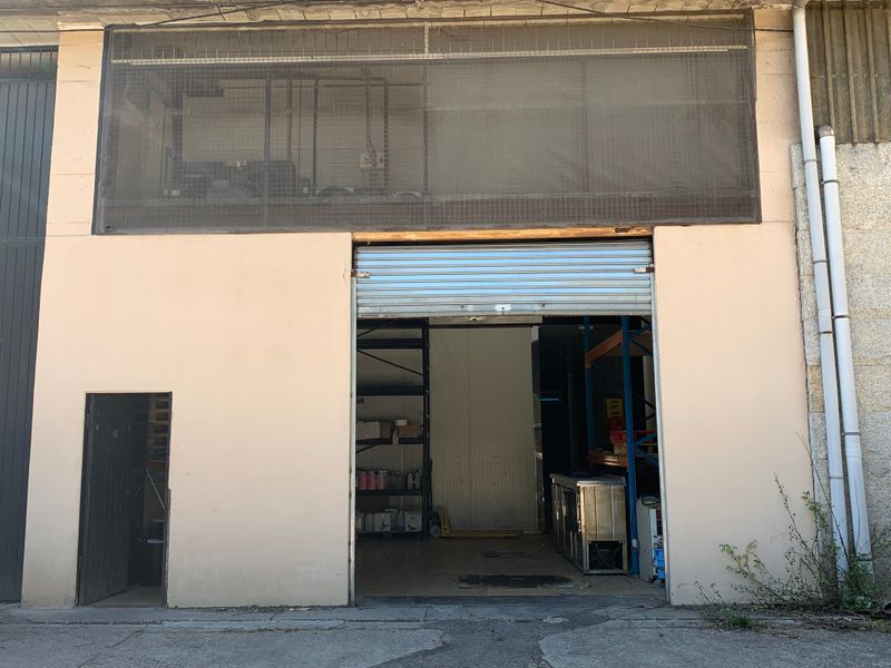 Nave con cámaras de congelación y frio.