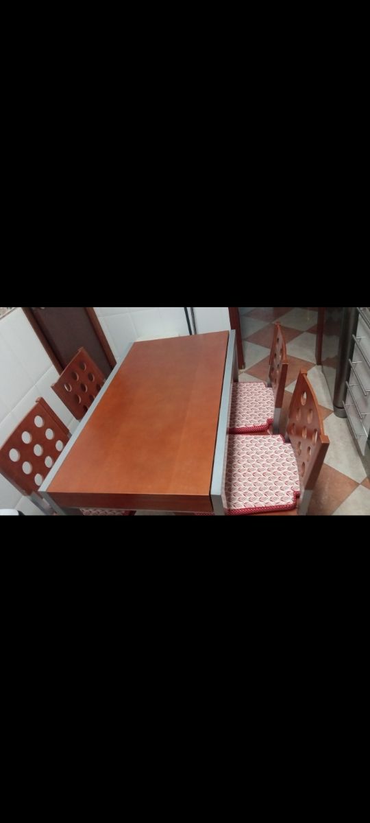 Mesa de madera de cocina/comedor extensible.