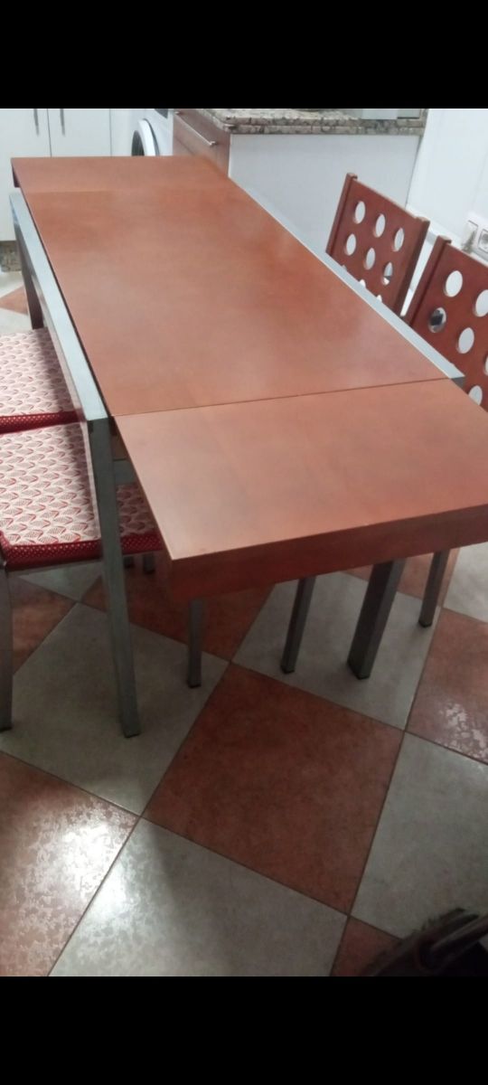 Mesa de madera de cocina/comedor extensible.