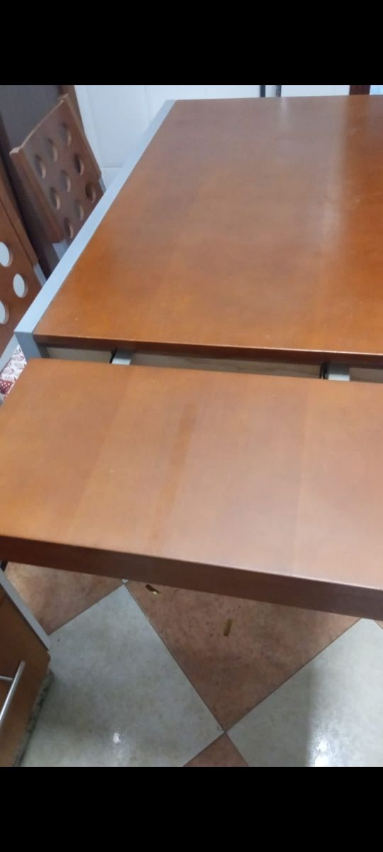 Mesa de madera de cocina/comedor extensible.