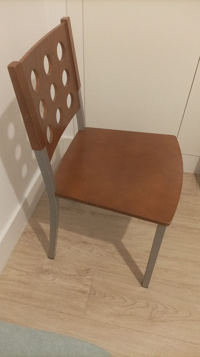 Mesa de madera de cocina/comedor extensible.