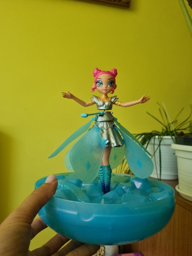 crystal flyers ,muñeca voladora