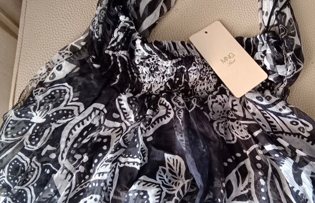 Top verano seda estampado a estrenar.