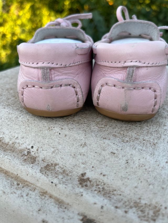 Mocasín piel rosa talla 24