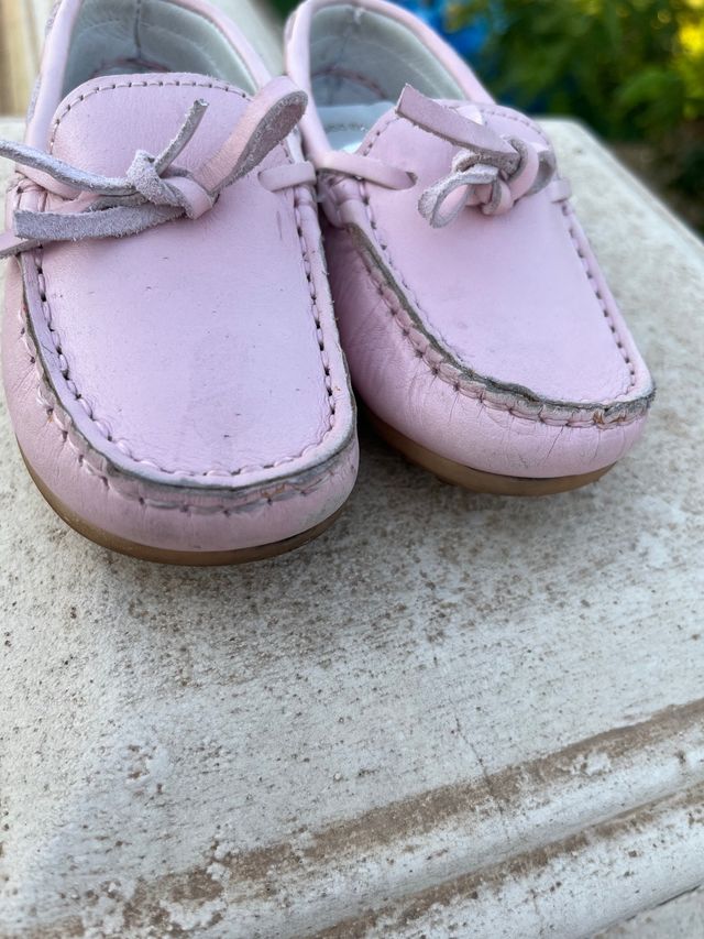 Mocasín piel rosa talla 24