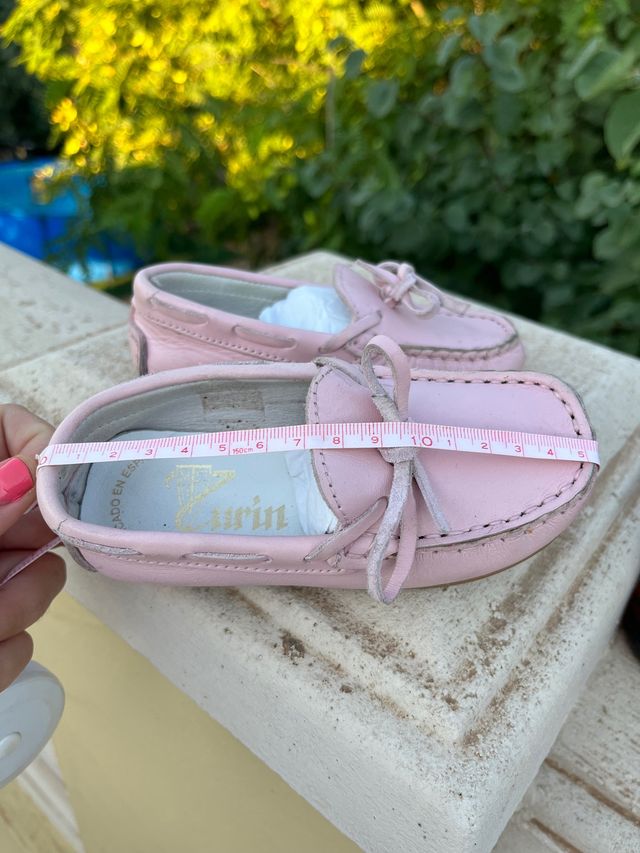 Mocasín piel rosa talla 24